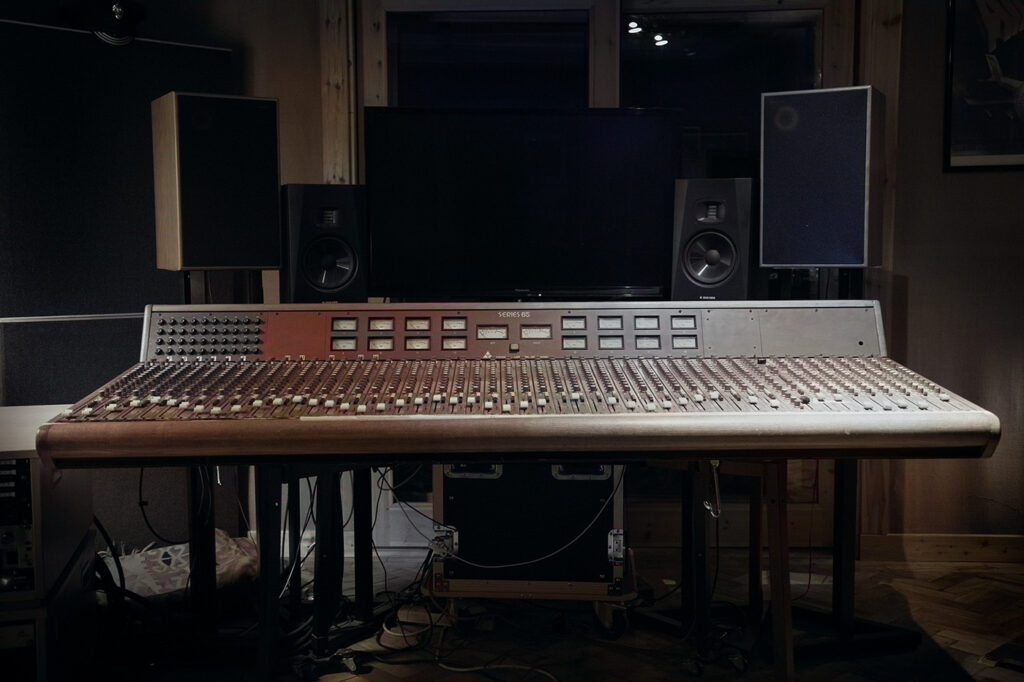 JB Pilon, music producer and mixing engineer offering audio mixing in the UK